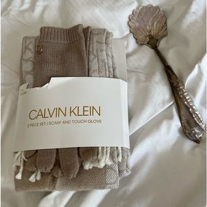 BRAND NEW Calvin Klein Scarf & Touch Gloves